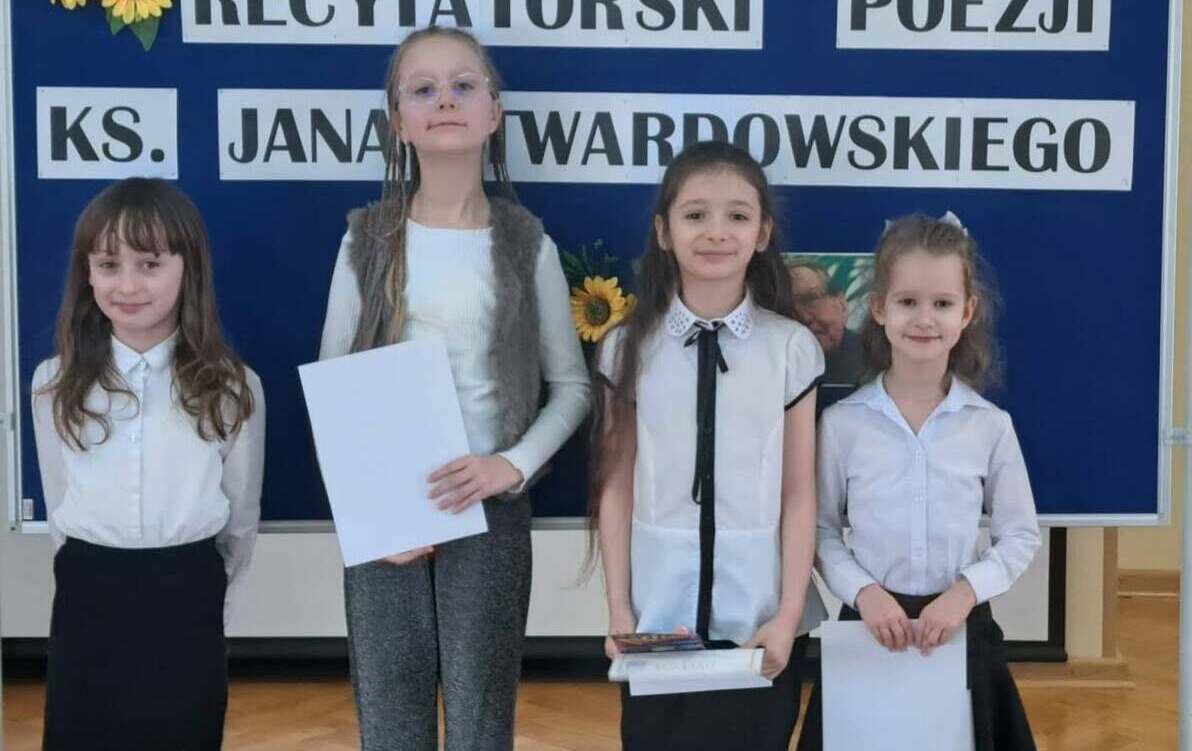 Zdjęcie do Szkolny Konkurs Recytatorski Poezji Ks. Jana Twardowskiego